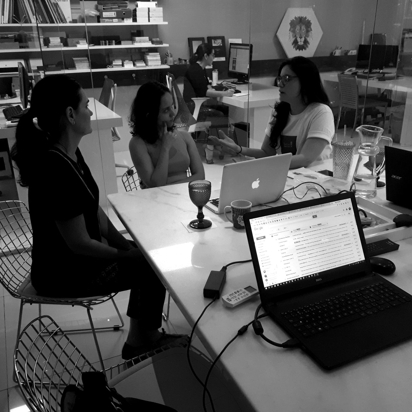 Reunião de consultoria em escritório de arquitetura