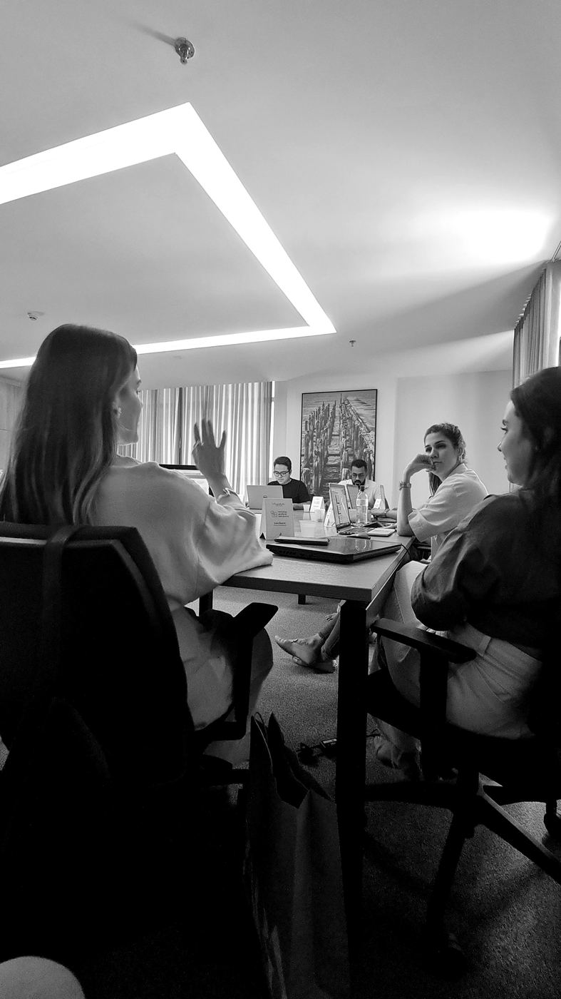 Encontro de consultoria com equipe de escritório